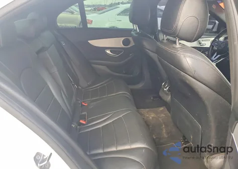 2019 Mercedes-Benz C 300 z USA, uszkodzony, nr VIN 55SWF8DB5KU286448